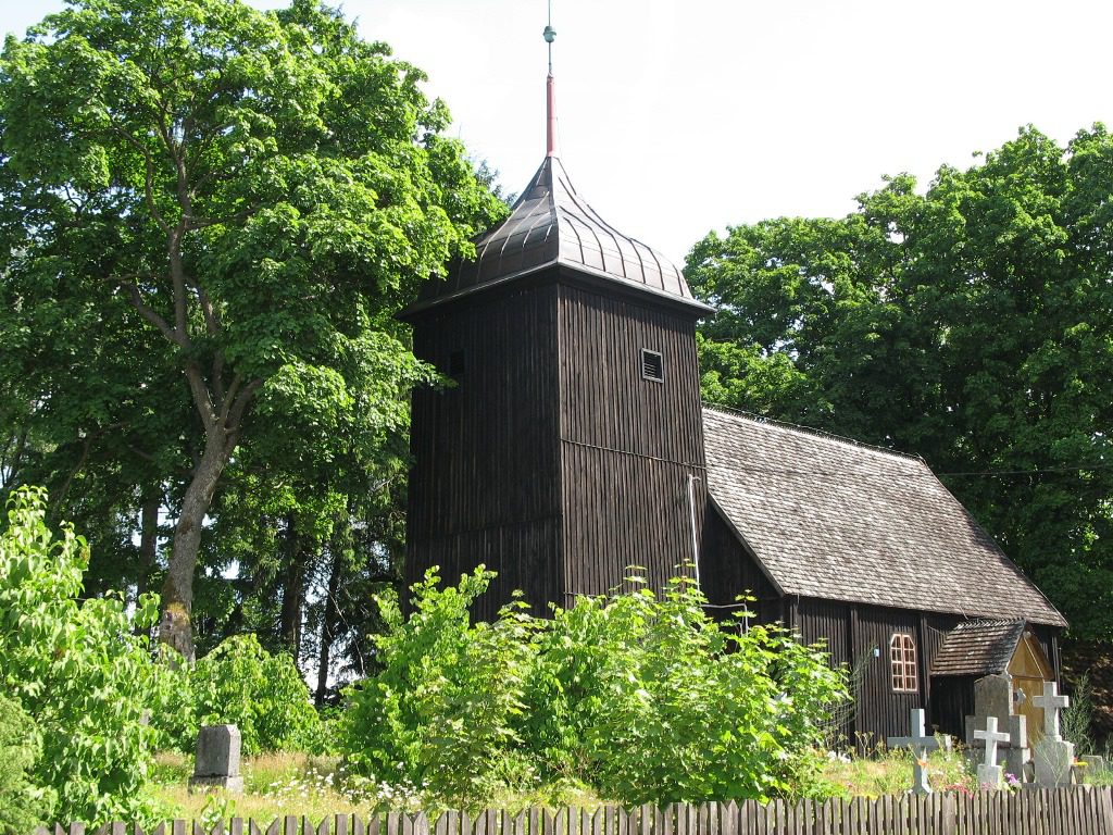 Zabytkowy kościół w Starznie